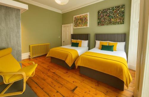 Salford House | Manchesters Ultimate House - Hot tub - Sleeps 22!
