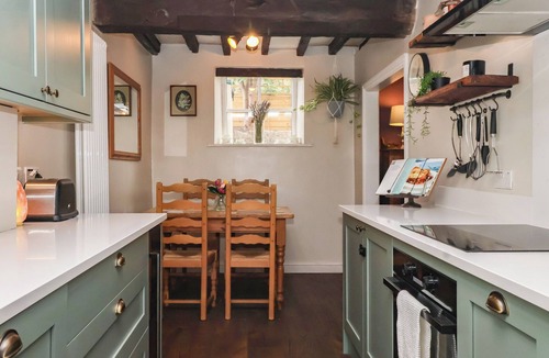 Knaresborough Cottage | MAPLE TREE COTTAGE, pet friendly, with a garden in Knaresborough