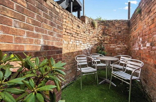 Market Bosworth House | Market Bosworth 4BR · Sleeps 8 · Smart TV · Bckyrd