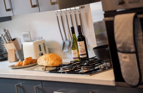 Bourne House | Marriott House sleeps 5 in Bourne with parking