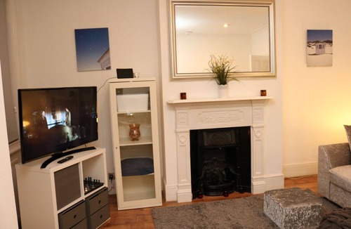 Woodhouse Apartment | Massive Flat close to central London