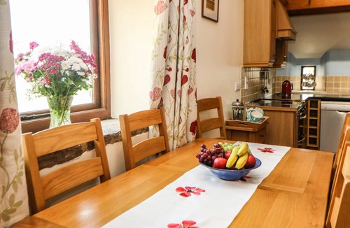 Peak District Cottage | MEADOW VIEW, family friendly, luxury holiday cottage in Edale