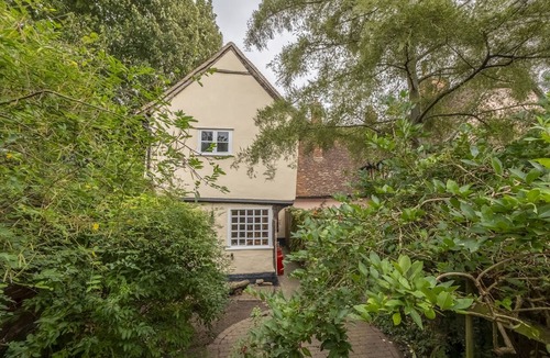 Bildeston Cottage | Medieval house with wonky beams and sloping wooden - Duke's Lodge