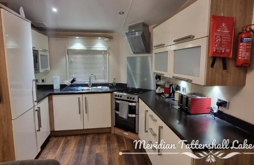 Tattershall Other | Meridian Tattershall Lakes Escape - Lakeside lodge caravan with the fishing peg LUXURY HOT TUB