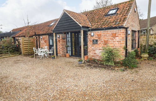 Barrowby Apartment | MILL BARN, character holiday cottage, with a garden in Barrowby