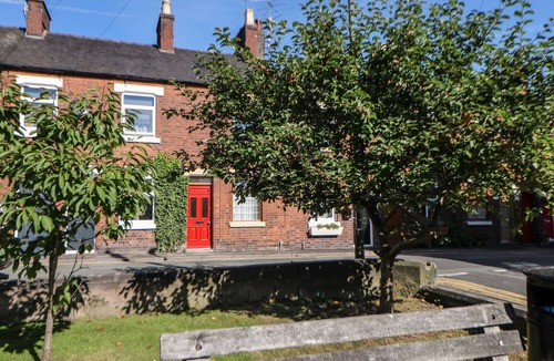 Leek House | MILL COTTAGE, pet friendly, character holiday cottage in Leek