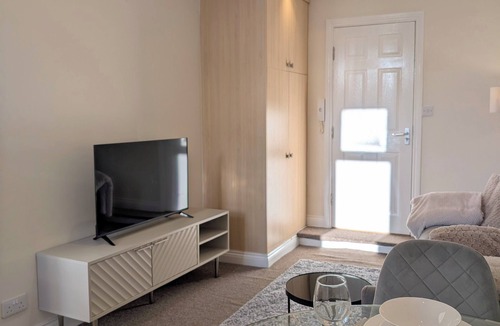 Chapeltown Apartment | Modern 1-Bed Flat Free Parking Near City Centre