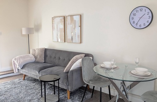 Chapeltown Apartment | Modern 1-Bed Flat Free Parking Near City Centre