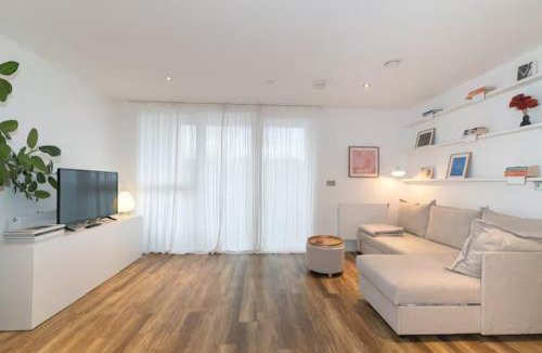 Markhouse Apartment | Modern 1 bed flat in Walthamstow North London - Pass the Keys