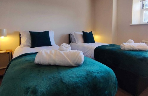 Ogden Apartment | Modern 2-Bed Apartment , Heart of Queensbury. Great Walks Nearby!