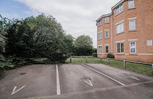 Kirk Sandall Apartment | Modern 2 Bedroom 2 Bathroom Scenic Views Apartment