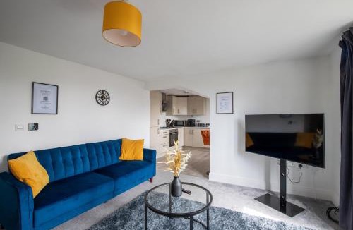 Moffat Apartment | Modern 2 Bedroom First Floor Apartment, Free Parking, Woking