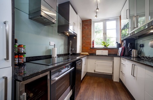Redcliffe Apartment | Modern 2BR Apt, Chancery Lane