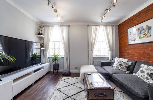 Redcliffe Apartment | Modern 2BR Apt, Chancery Lane
