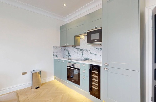 North Richmond Apartment | Modern 2BR Flat-2min walk to Tube/Near Kew