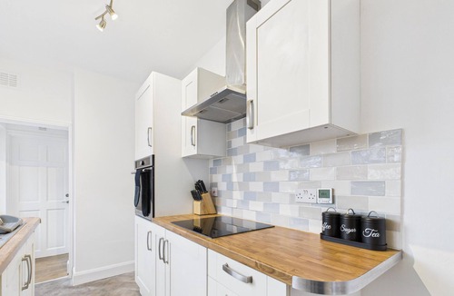 Oadby House | Modern 2BR Near Uni & Hospital w|Parking