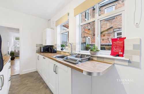 Oadby House | Modern 2BR Near Uni & Hospital w|Parking
