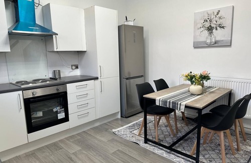 Bury House | Modern 3‑Bedroom Home in Bury — Premium Mattresses Blackout Blinds Ensuite M