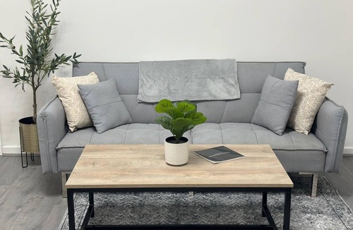 Bury House | Modern 3‑Bedroom Home in Bury — Premium Mattresses Blackout Blinds Ensuite M