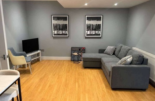 Brockley Apartment | Modern 3 Bed Garden Flat | Fast WiFi | Self Check-in