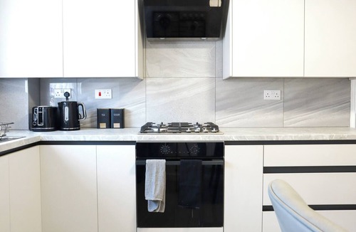 Custom House House | Modern 3-Bed Home by ExCeL Centre & City Airport