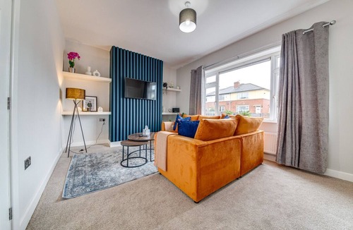 Thurnscoe House | Modern 3 bed, home from home with free parking