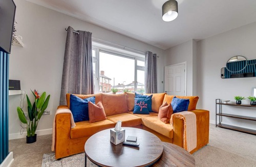 Thurnscoe House | Modern 3 bed, home from home with free parking