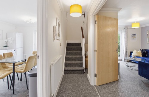 Milton Keynes House | Modern 3-Bed Home in Milton Keynes with Parking