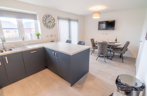 Edwalton House | Modern 3-Bed Home with Garden & Free Parking - Pass the Keys