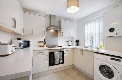 Middlesbrough House | Modern 3 Bed Home with Garden, Free Parking, Wi-Fi