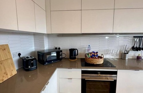 Wembley Park Apartment | Modern 3 Bed Wembley Stadium View Apartment