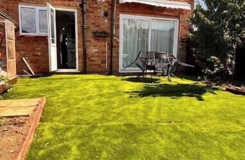 Bletchley House | Modern 3-Bedroom Home in Bletchley| Long Stay Friendly |Free Parking & Fast WiFi