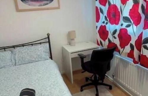 Bletchley House | Modern 3-Bedroom Home in Bletchley| Long Stay Friendly |Free Parking & Fast WiFi