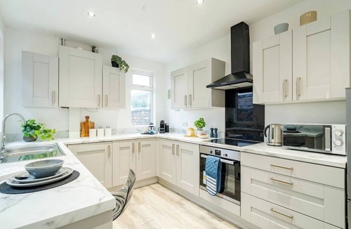 Thatto Heath House | Modern 3 Bedroom House | WA10 | Central St. Helens
