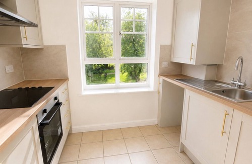 Northampton Apartment | Modern 3-BR Flat in Northampton near Town Centre