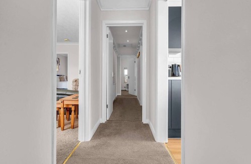Eaglescliffe House | Modern 3BR Bungalow | Air Con | Sleeps 6 | Parking