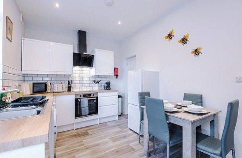 Bury House | Modern 4 Bedroom Terrace At Bury Town Center
