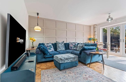 Ness House | Modern 4 Bed Retreat by 53 Degrees Property Perfect for Families & Groups