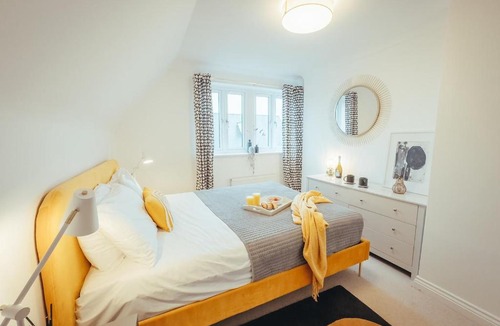 South Woodham Ferrers House | Modern 4-Bedroom Family House, Free Parking Included