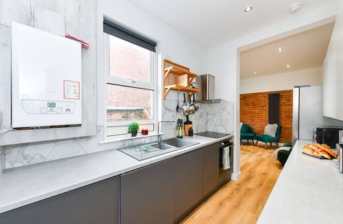 Long Eaton House | Modern 4bed House at Milner Road
