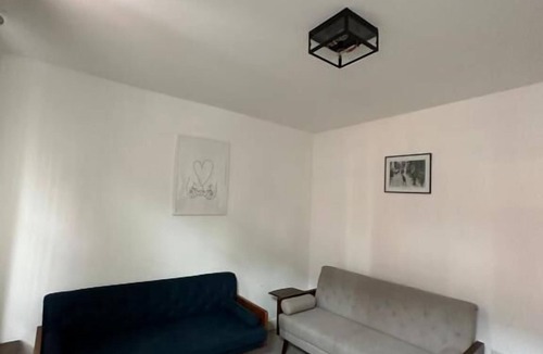 Leeds House | Modern 5 Bed En-suite House | Sleeps up to 9 | Free parking