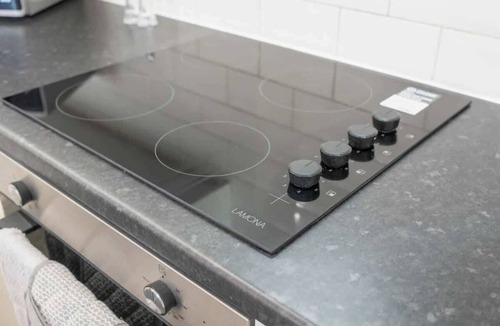 Thornaby On Tees Apartment | Modern 5 Bed Flat in Thornaby Road For Big Groups
