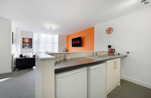 Thornaby On Tees Apartment | Modern 5 Bed Flat in Thornaby Road For Big Groups