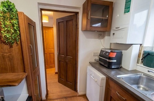Leamington Spa House | Modern-5BR | 2 Baths |Parking |Great for Groups | By The Home Makers Hub