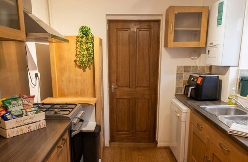 Leamington Spa House | Modern-5BR | 2 Baths |Parking |Great for Groups | By The Home Makers Hub