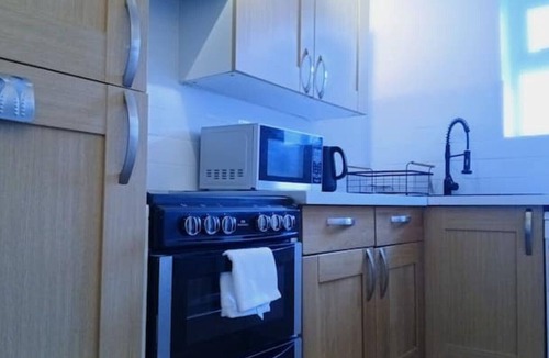 Bradford House | Modern accommodation perfect for couples, families, professionals, & solo guests