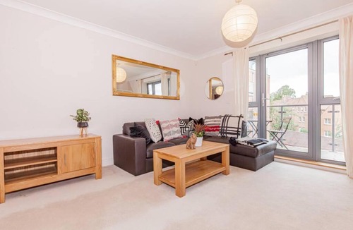 Oxford Apartment | Modern and chic city centre apartment with parking