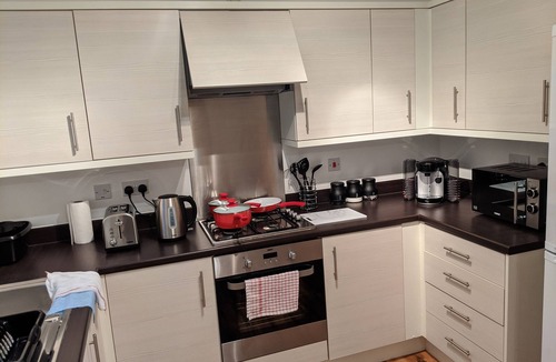 Coventry Apartment | Modern apartment with Parking/En-suite/WiFi/Netflix