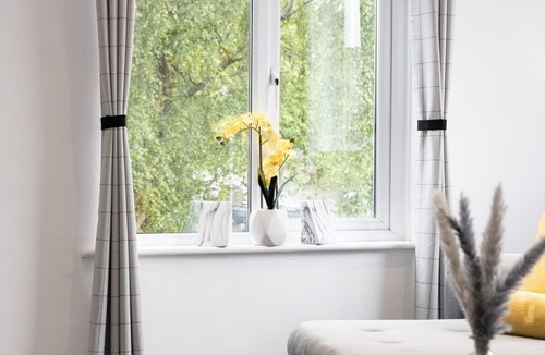 Bolton Apartment | Modern Bolton Retreat - Stylish Comfort - Flat A