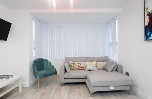 Chapeltown Apartment | Modern Bright 2 bedroom- Leeds near Dance school